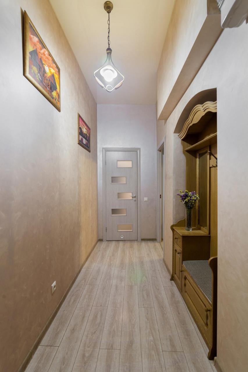 Friends House On Square Rynok Apartman Lviv Kültér fotó