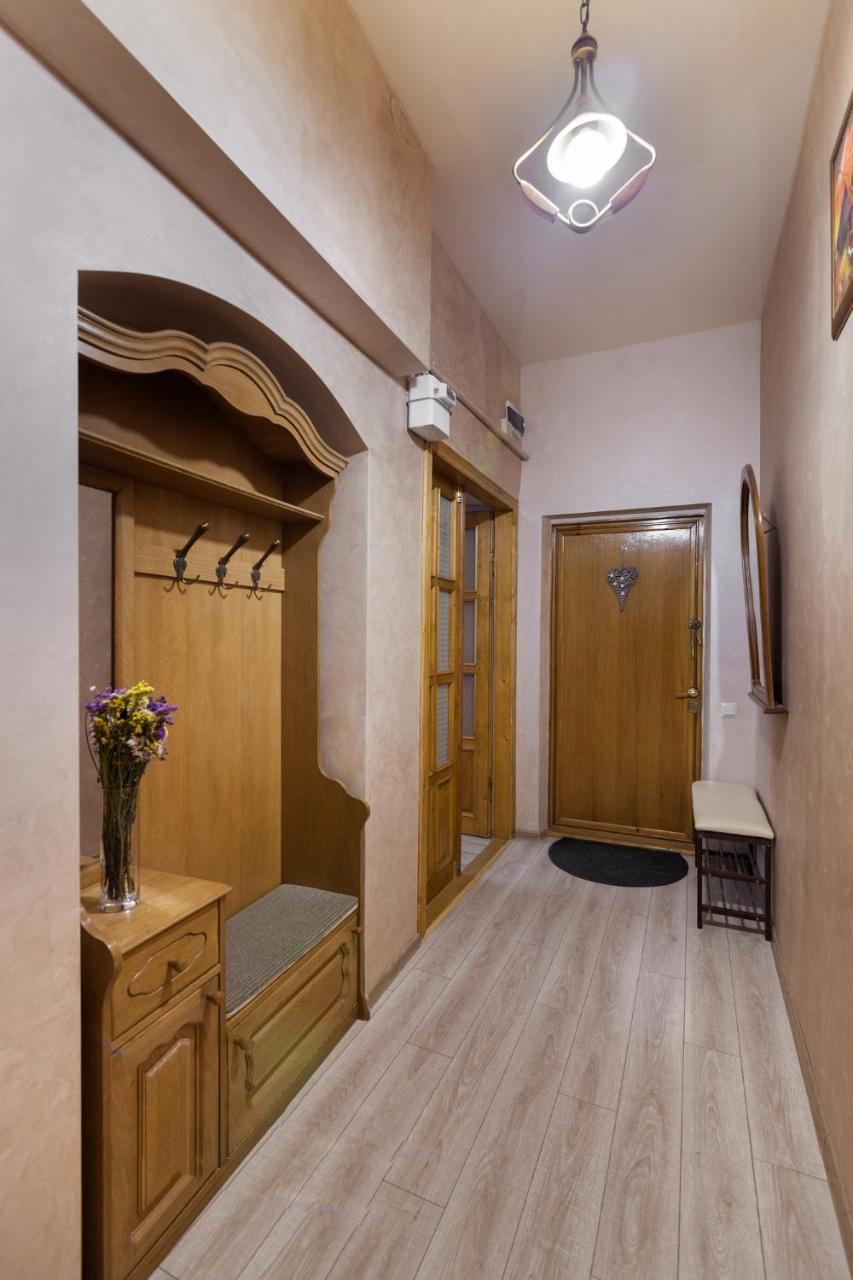 Friends House On Square Rynok Apartman Lviv Kültér fotó