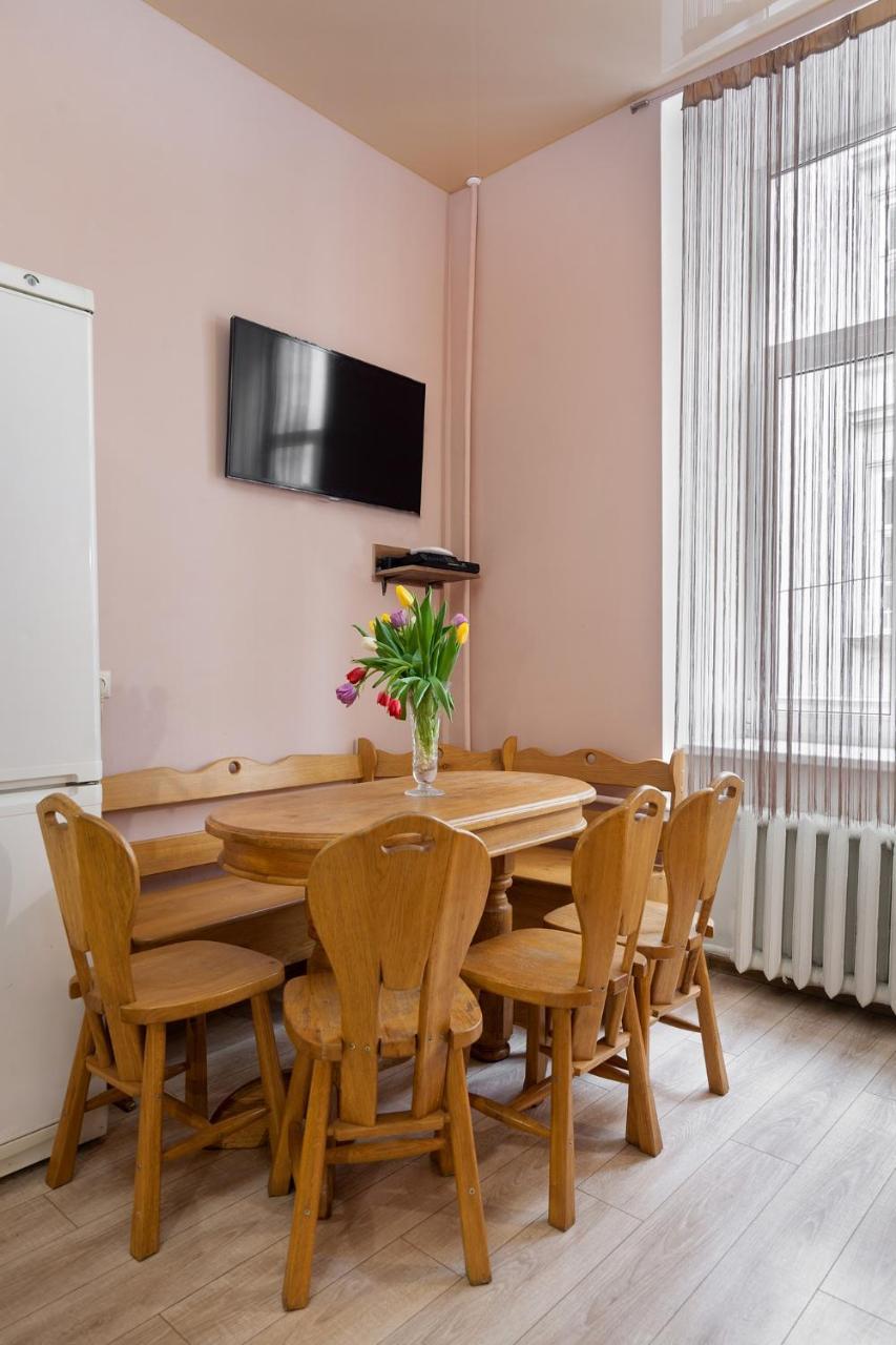 Friends House On Square Rynok Apartman Lviv Kültér fotó