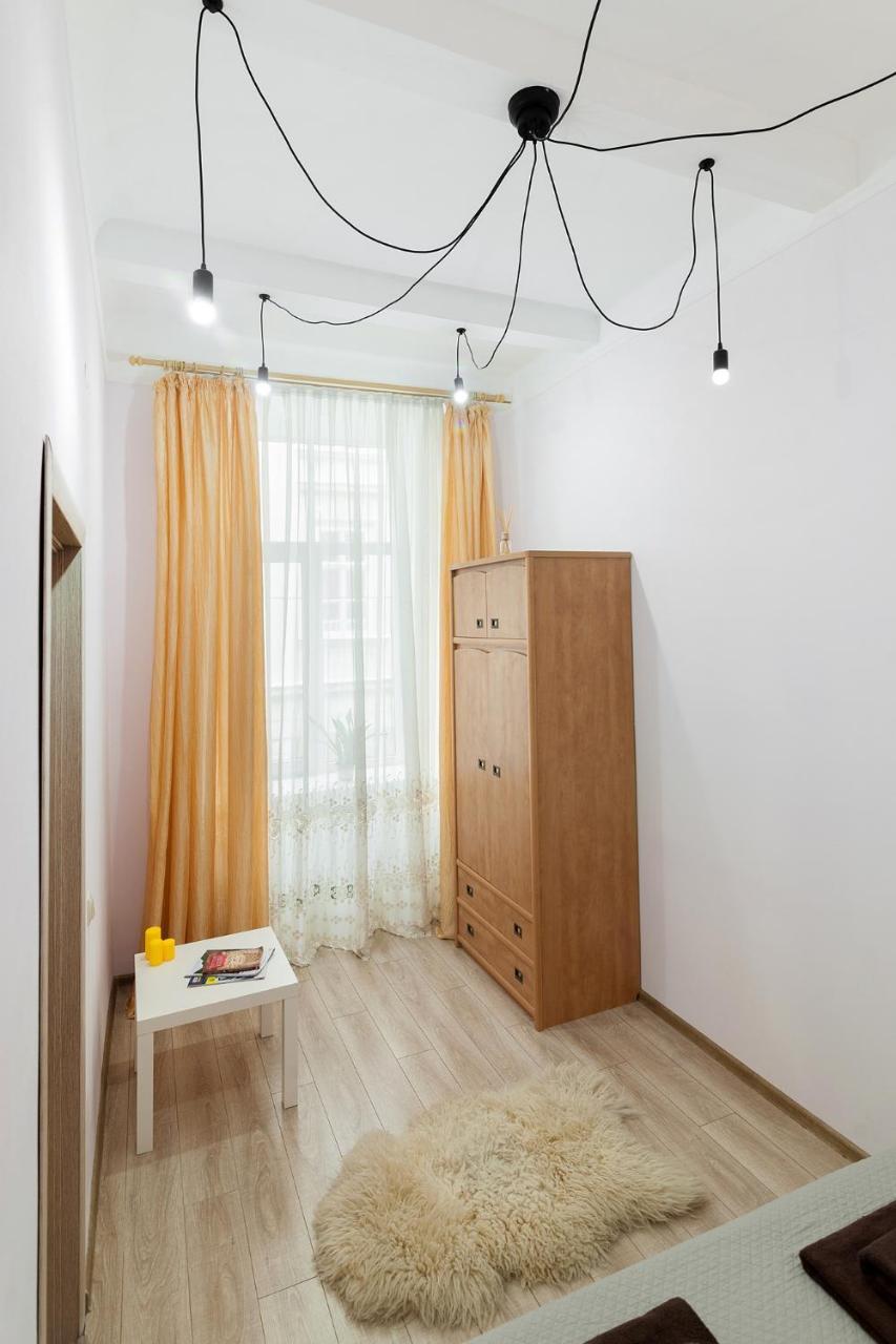 Friends House On Square Rynok Apartman Lviv Kültér fotó