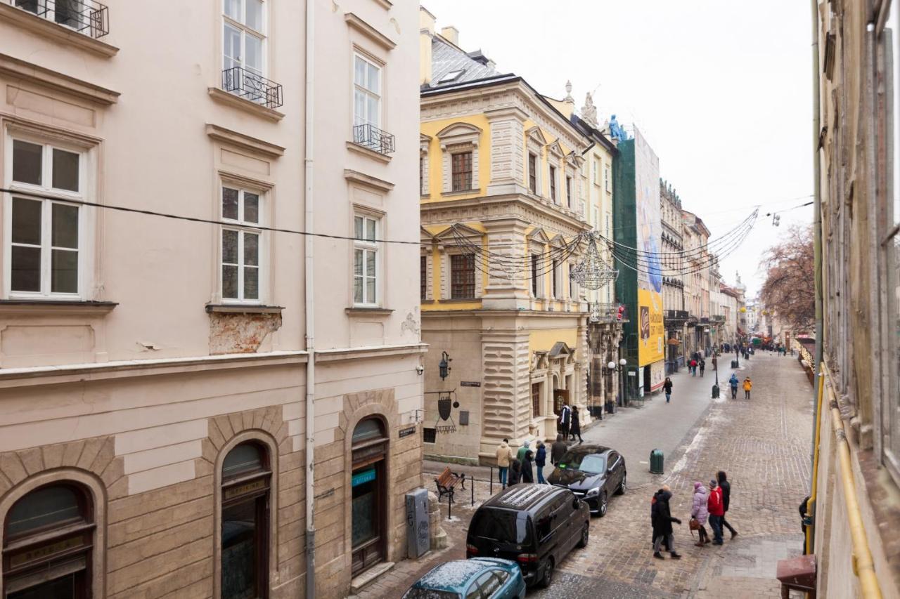Friends House On Square Rynok Apartman Lviv Kültér fotó